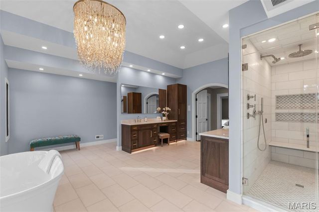 436 Tregaron Place, Frontenac, MO 63131