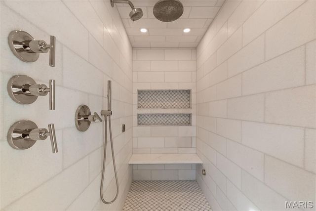 436 Tregaron Place, Frontenac, MO 63131