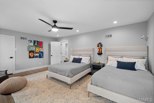 436 Tregaron Place, Frontenac, MO 63131