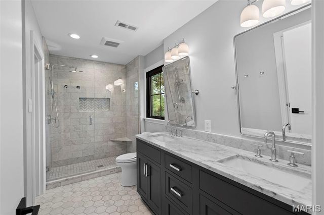 436 Tregaron Place, Frontenac, MO 63131