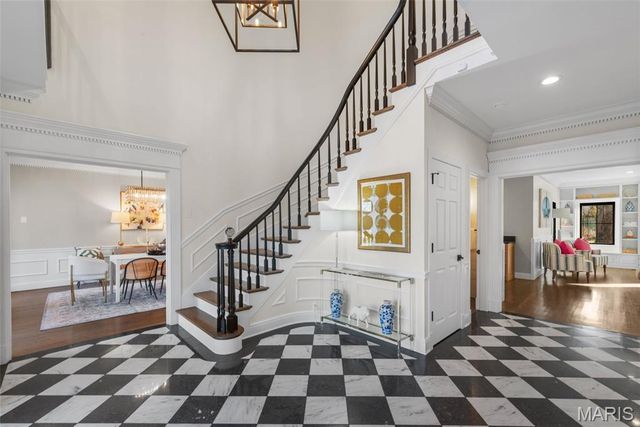 436 Tregaron Place, Frontenac, MO 63131