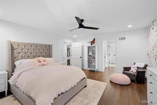 436 Tregaron Place, Frontenac, MO 63131