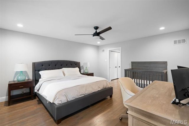 436 Tregaron Place, Frontenac, MO 63131