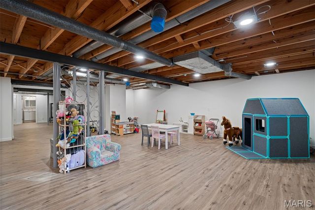 436 Tregaron Place, Frontenac, MO 63131