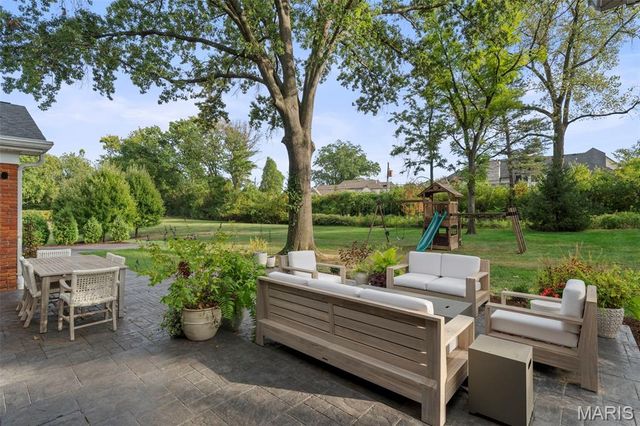 436 Tregaron Place, Frontenac, MO 63131