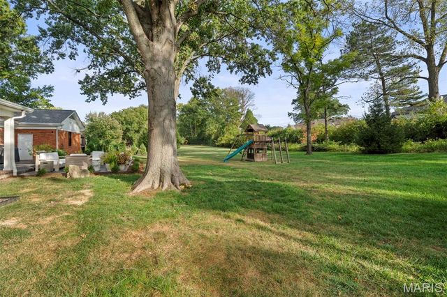 436 Tregaron Place, Frontenac, MO 63131