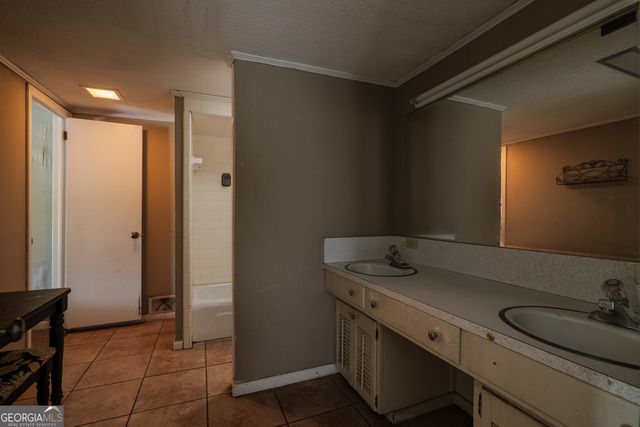 94 W Thigpen Avenue, Lakeland, GA 31635