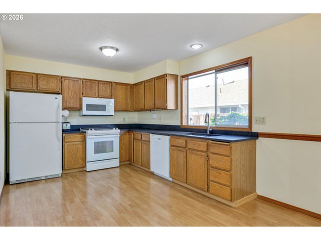 1360 N LOCUST St, Canby, OR 97013