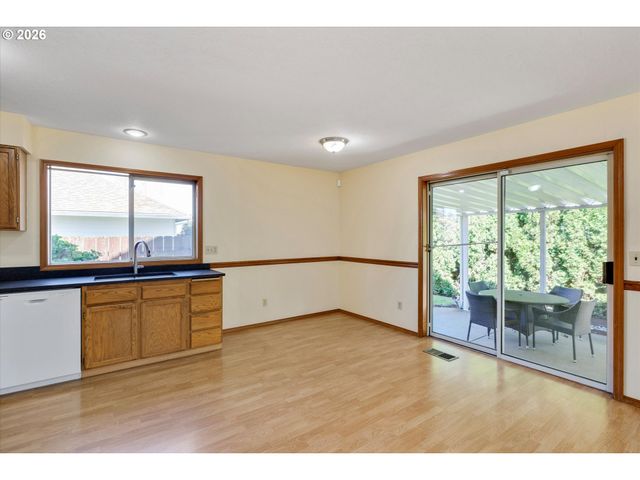 1360 N LOCUST St, Canby, OR 97013