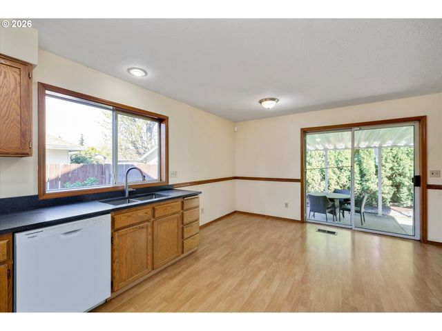 1360 N LOCUST St, Canby, OR 97013