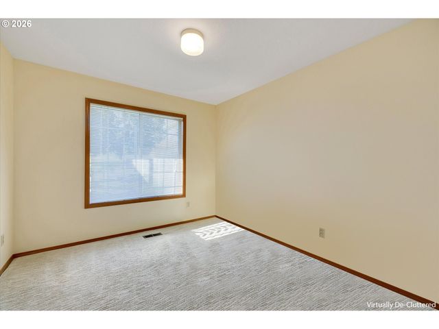 1360 N LOCUST St, Canby, OR 97013