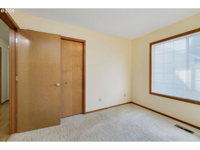 1360 N LOCUST St, Canby, OR 97013