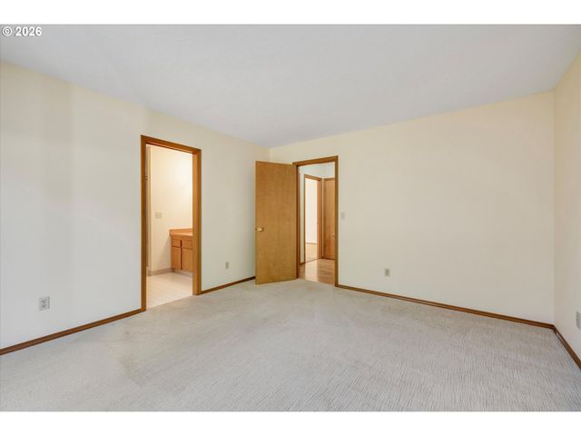 1360 N LOCUST St, Canby, OR 97013