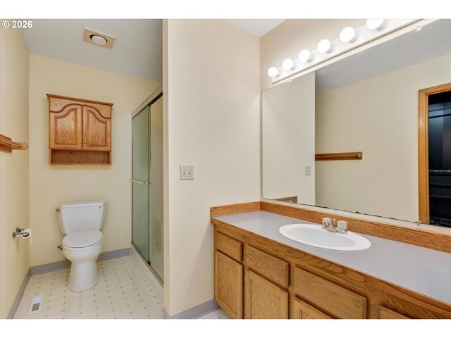 1360 N LOCUST St, Canby, OR 97013