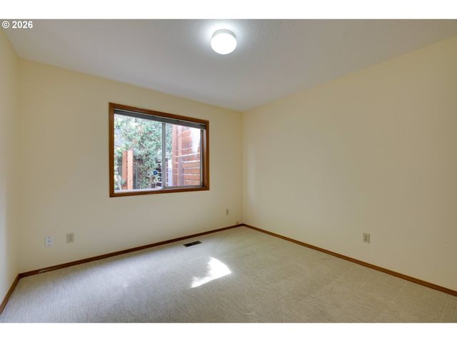 1360 N LOCUST St, Canby, OR 97013