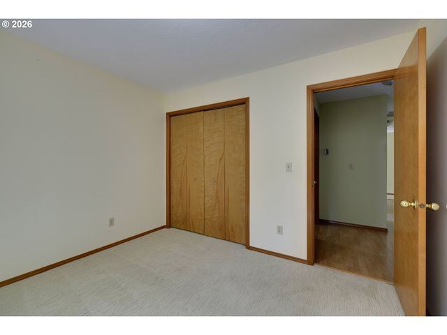 1360 N LOCUST St, Canby, OR 97013