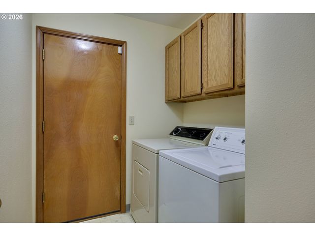 1360 N LOCUST St, Canby, OR 97013