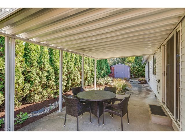 1360 N LOCUST St, Canby, OR 97013