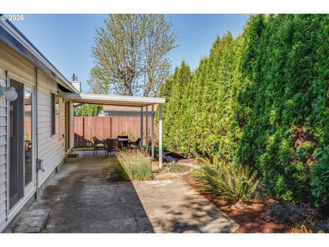 1360 N LOCUST St, Canby, OR 97013