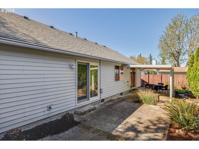 1360 N LOCUST St, Canby, OR 97013