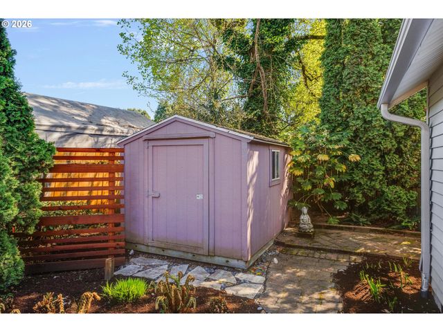 1360 N LOCUST St, Canby, OR 97013