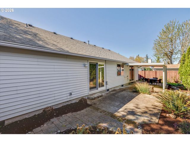 1360 N LOCUST St, Canby, OR 97013