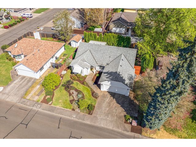 1360 N LOCUST St, Canby, OR 97013