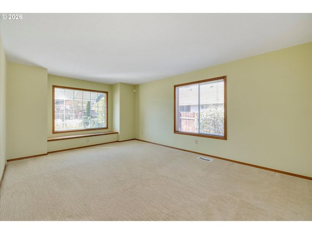 1360 N LOCUST St, Canby, OR 97013