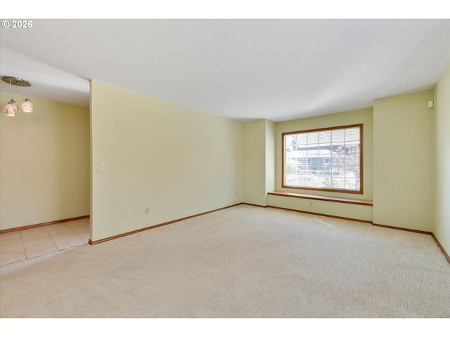 1360 N LOCUST St, Canby, OR 97013