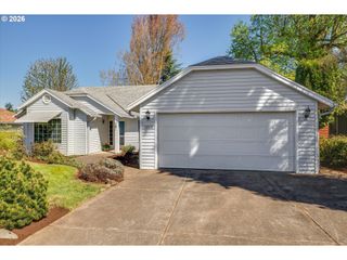 1360 N LOCUST St, Canby, OR 97013