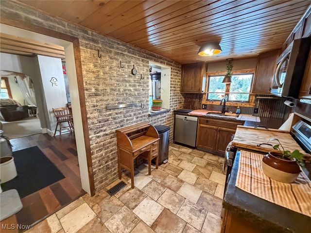 1011 Pennsylvania Avenue, Mcdonald, OH 44437