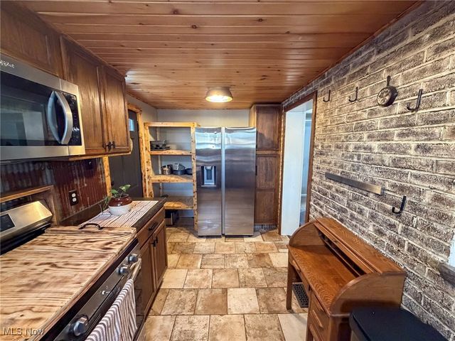 1011 Pennsylvania Avenue, Mcdonald, OH 44437