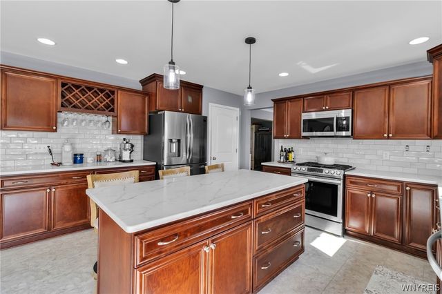 96 Caldwell Drive, West Seneca, NY 14224