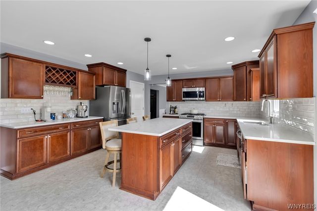 96 Caldwell Drive, West Seneca, NY 14224