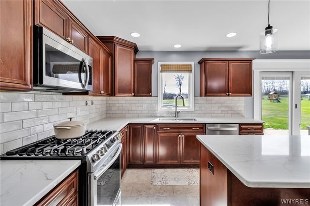96 Caldwell Drive, West Seneca, NY 14224