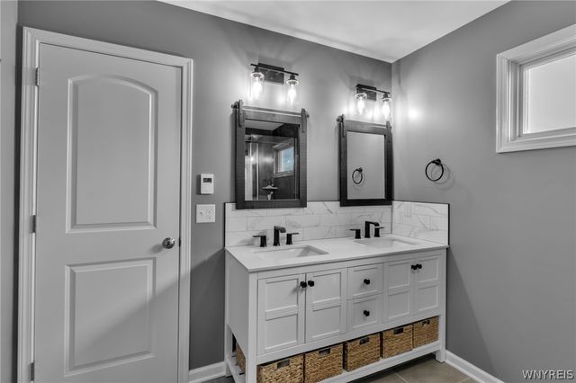 96 Caldwell Drive, West Seneca, NY 14224