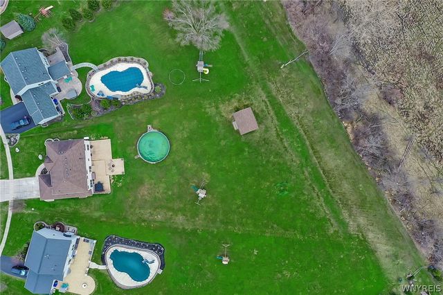 96 Caldwell Drive, West Seneca, NY 14224