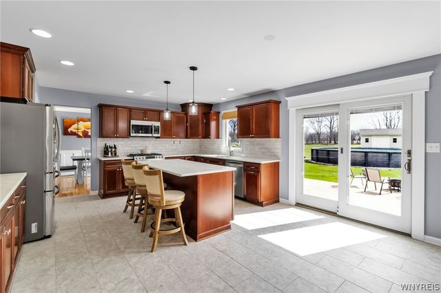 96 Caldwell Drive, West Seneca, NY 14224