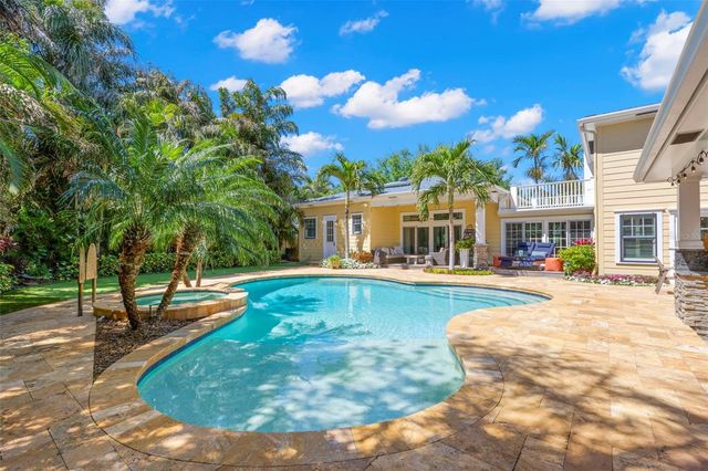 556 21ST AVENUE NE, St Petersburg, FL 33704