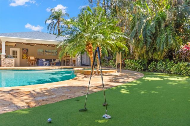 556 21ST AVENUE NE, St Petersburg, FL 33704