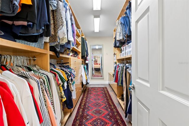 556 21ST AVENUE NE, St Petersburg, FL 33704