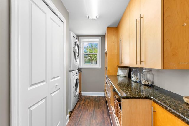 556 21ST AVENUE NE, St Petersburg, FL 33704