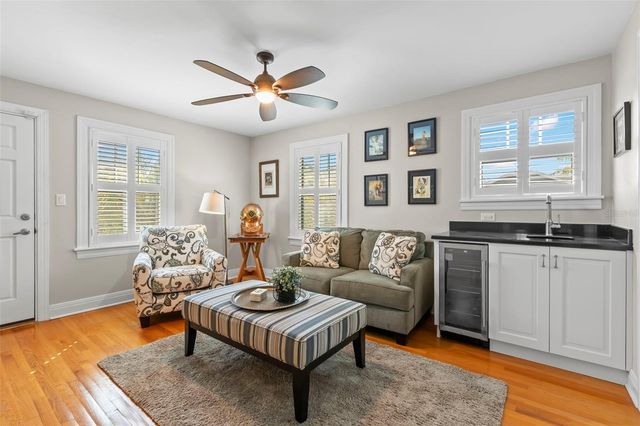 556 21ST AVENUE NE, St Petersburg, FL 33704