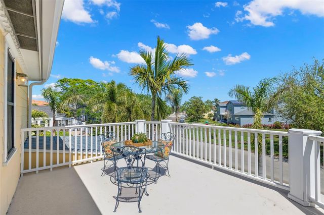 556 21ST AVENUE NE, St Petersburg, FL 33704