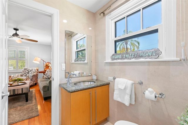 556 21ST AVENUE NE, St Petersburg, FL 33704