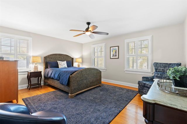 556 21ST AVENUE NE, St Petersburg, FL 33704