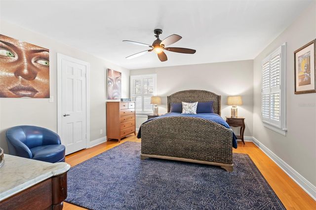 556 21ST AVENUE NE, St Petersburg, FL 33704