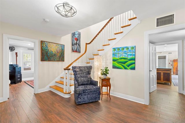 556 21ST AVENUE NE, St Petersburg, FL 33704