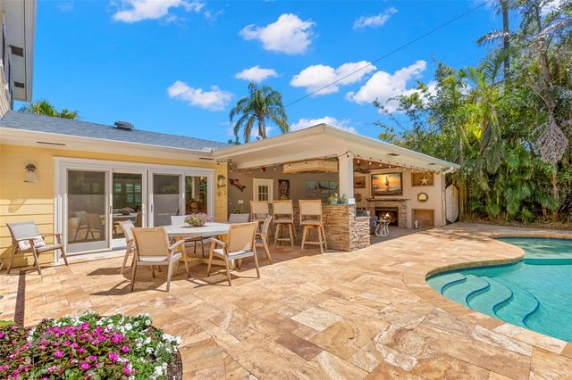 556 21ST AVENUE NE, St Petersburg, FL 33704