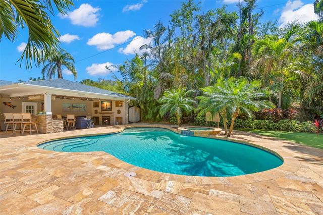 556 21ST AVENUE NE, St Petersburg, FL 33704